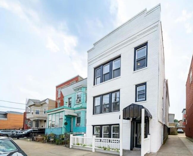 Building Photo - 169 Webster Ave