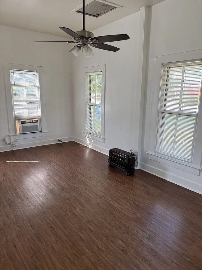 Building Photo - 207 S 1st St