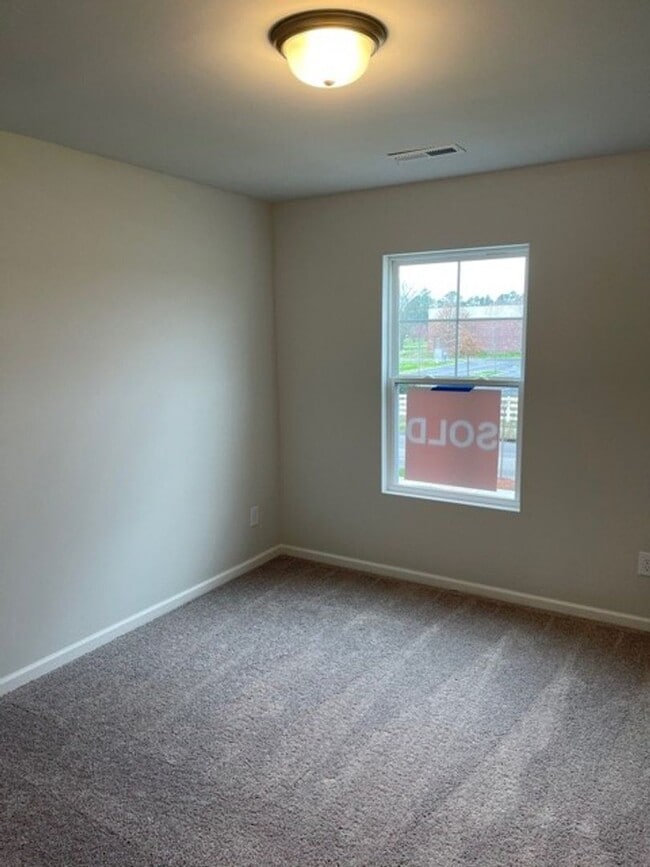Building Photo - Stunning condo is South Murfreesboro