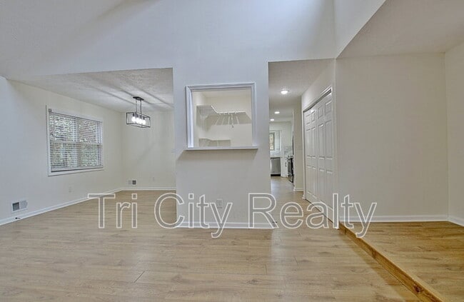 Building Photo - 150 Drennan Dr