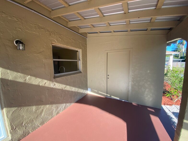 Storage room off of covered lanai - 5344 Caldwell St
