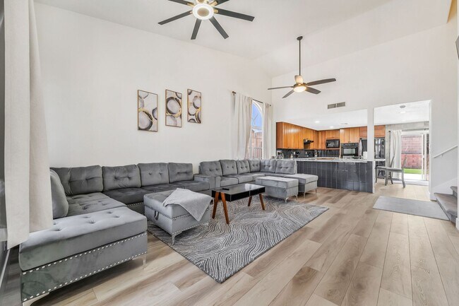 Building Photo - 104 Appian Way