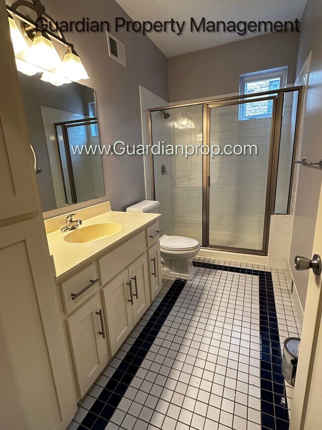 Building Photo - Spacious Uptown Side By Side, Dishwasher, ...