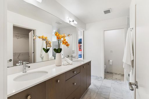 Building Photo - Stand-Alone Modern Home with Elliott Bay Views