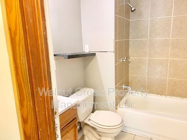 Building Photo - 1911 E 34th St