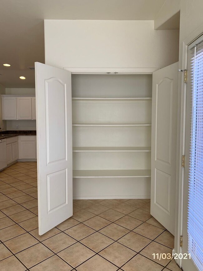 Building Photo - 4964 E Catalina Ct