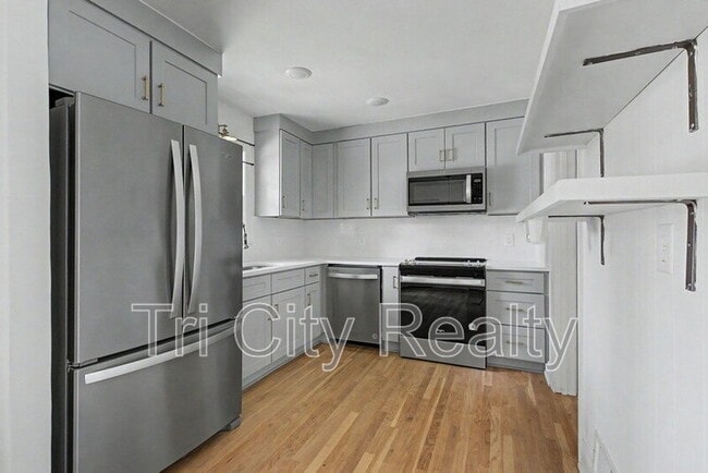 Building Photo - 212 Hilltop Dr