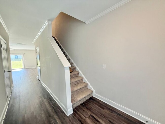 Building Photo - 6924 Thalweg Dr