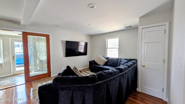 Building Photo - 107 Bond Ave