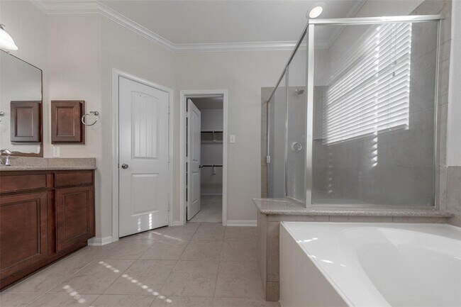 Building Photo - 314 Trillium Dr