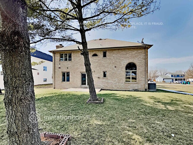 Building Photo - 641 4th St