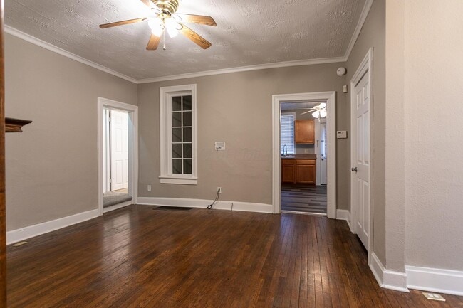 Building Photo - 1512 Indianola Ave