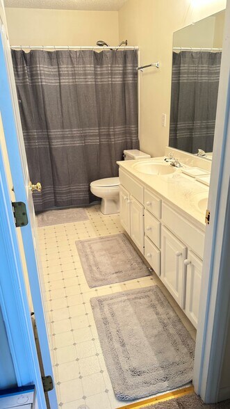 Building Photo - 100 Hebride Ct