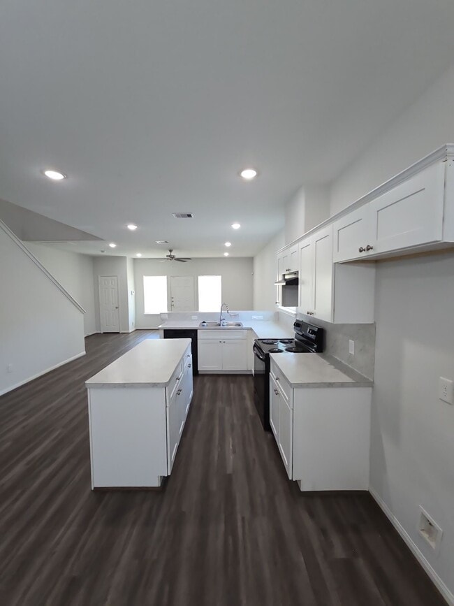 Building Photo - 9509 Madera Rd