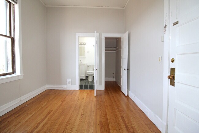 Building Photo - 293 E Deerpath Rd