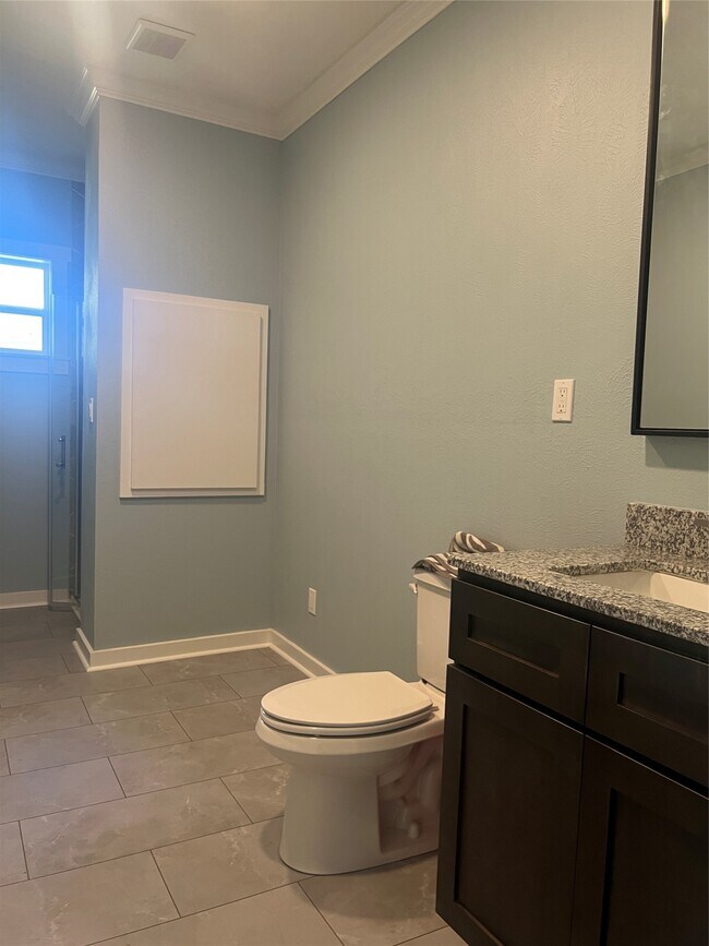 Building Photo - 803 Austin St