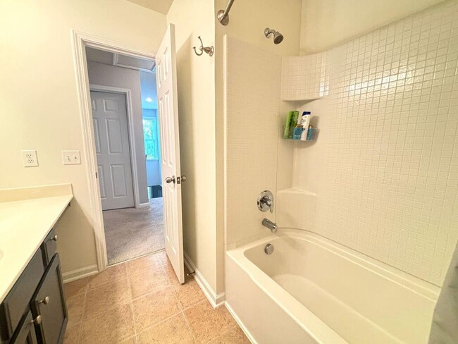 Building Photo - Available Now-Beautiful 4 BR/3BA Home