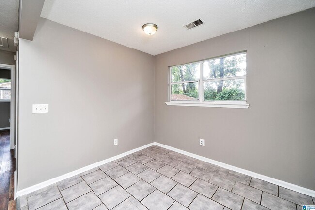 Building Photo - 133 Persimmon St