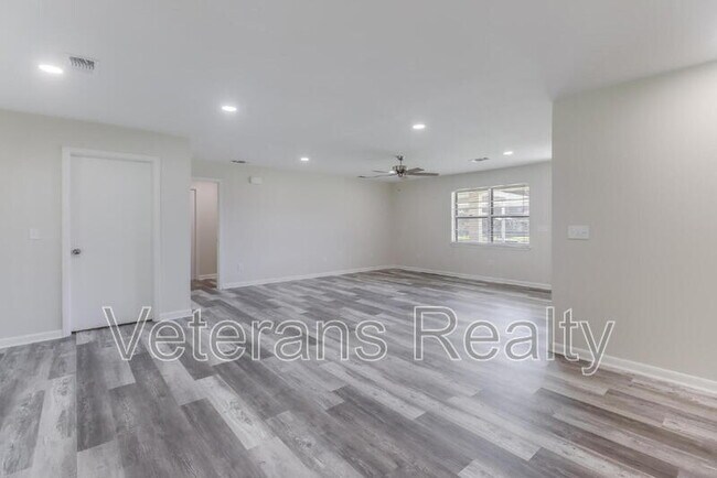 Building Photo - 129 Quarles St