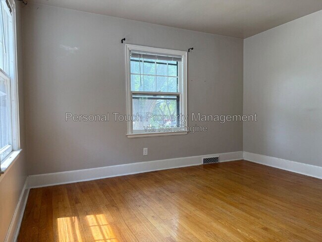 Building Photo - 704 8th St S