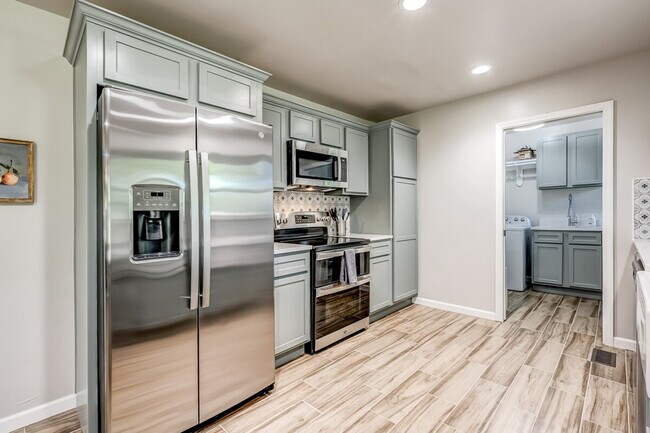 Building Photo - 11 N Pecan Dr