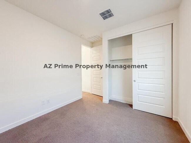 Building Photo - 920 E Anderson Ave