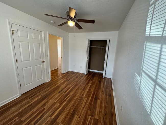 Building Photo - Candler - Two Bedroom Apt Ready for Occupa...