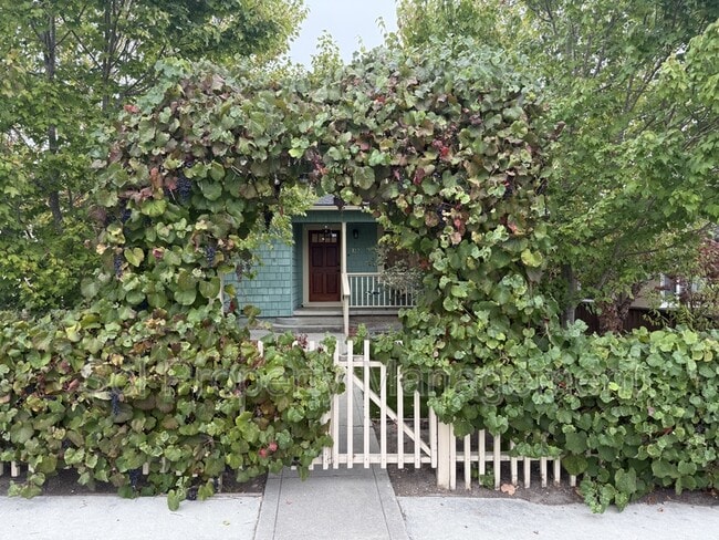 Building Photo - 722 Marnell Ave