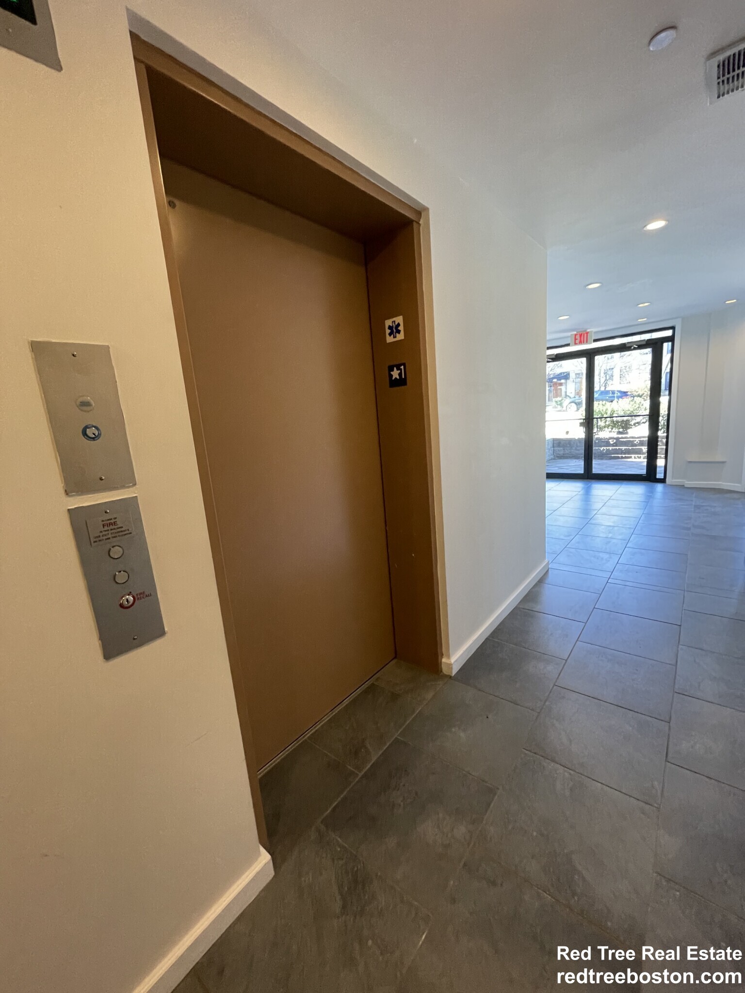 Building Photo - 461 Park Dr