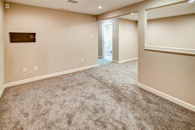 Building Photo - 2633 Koshkonong Way
