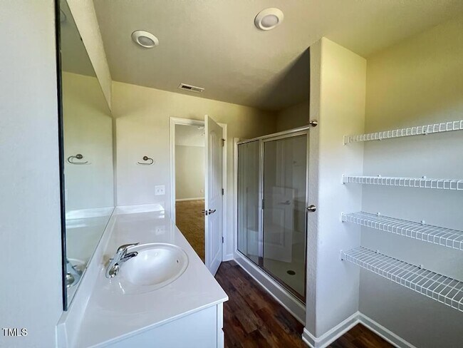 Building Photo - 882 Avery Pond Dr