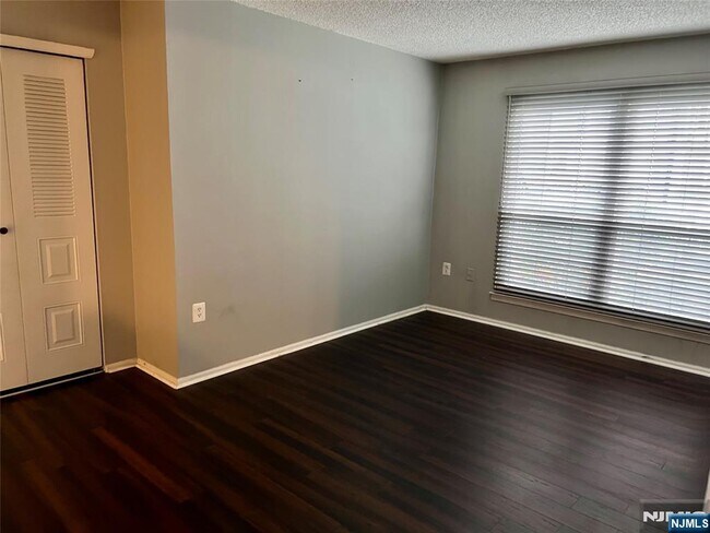 Building Photo - 775 Sassafras Ct