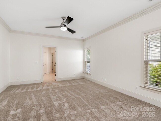 Building Photo - 2416 Chesterfield Ave