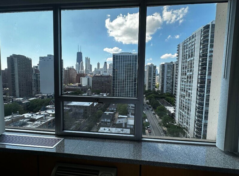 Building Photo - 70 W Burton Pl