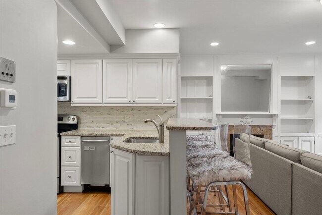 Building Photo - 127 Beacon St