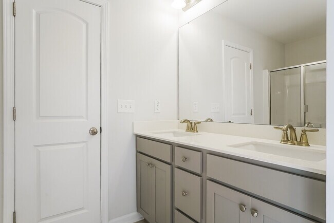 Building Photo - 106 Rosemary St