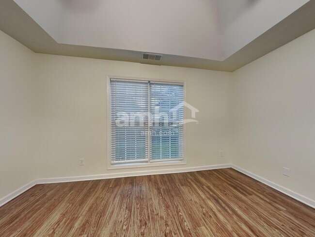 Building Photo - 1831 Green Oak Cir