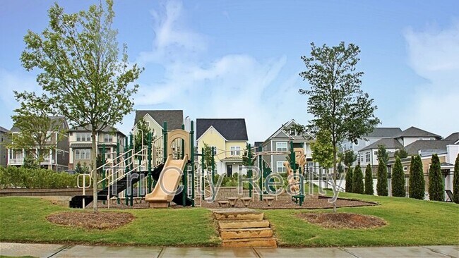 Building Photo - 504 Albertson Ave