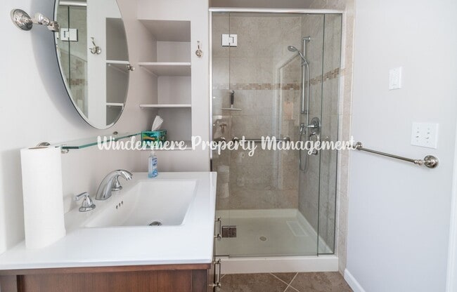 Building Photo - Beautifully Remodeled 2 bedroom in convenient location, private balcony, over sized garage, A/C a...