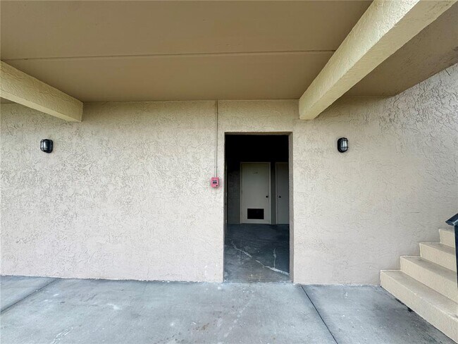 Building Photo - 12500 Capri Cir N
