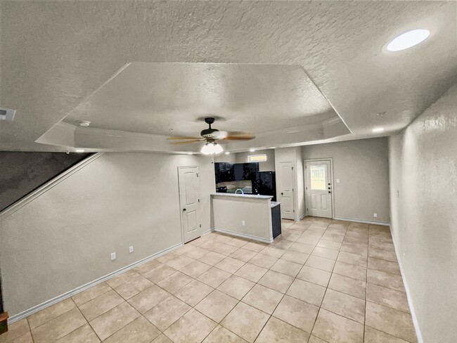 Building Photo - Move In Ready