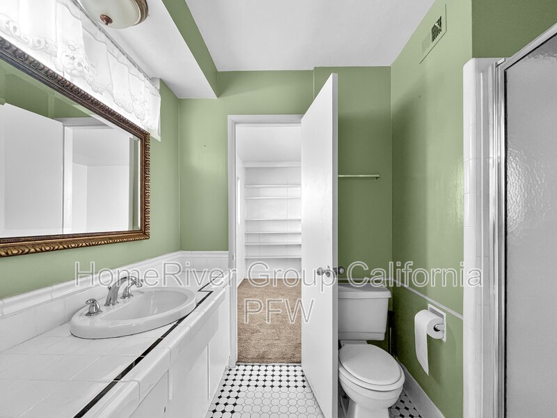 Building Photo - 5060 Sealane Way