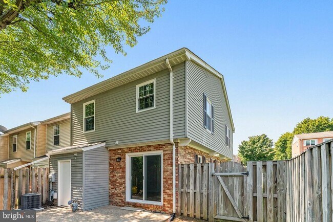 Building Photo - 15001 Cherrydale Dr
