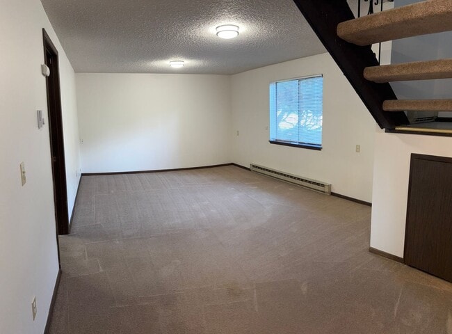 Building Photo - 1071