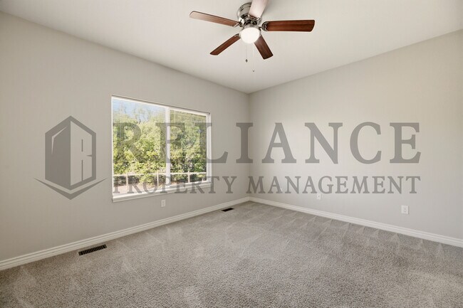 Building Photo - 2202 E Quivira Cir