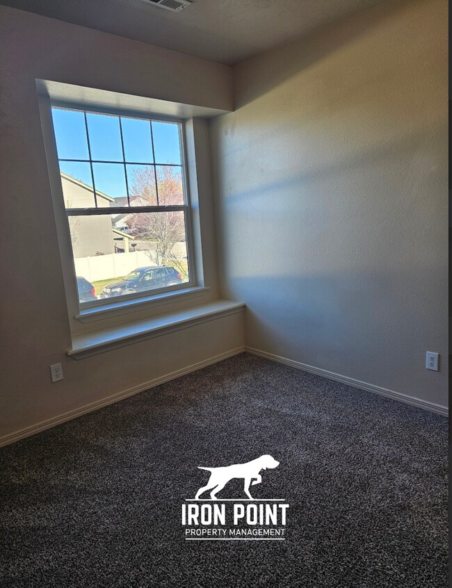 Building Photo - 1/2 off First Full Month! 3bed/2.5 bath ho...