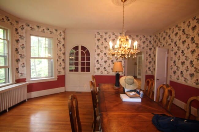 Building Photo - Radford, 5 BR / 2.5 BA, Available in August