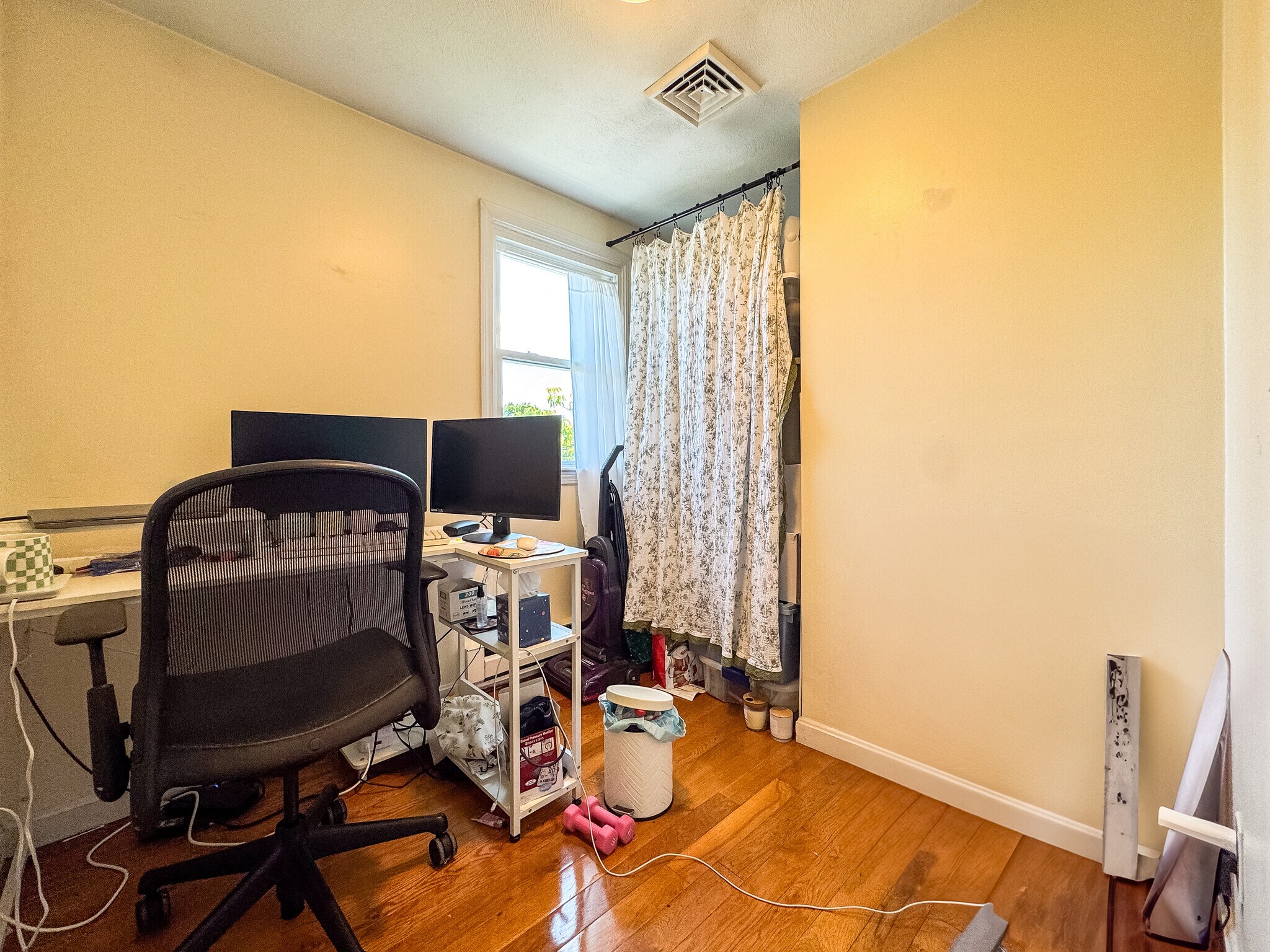 Building Photo - 74 Dunboy St