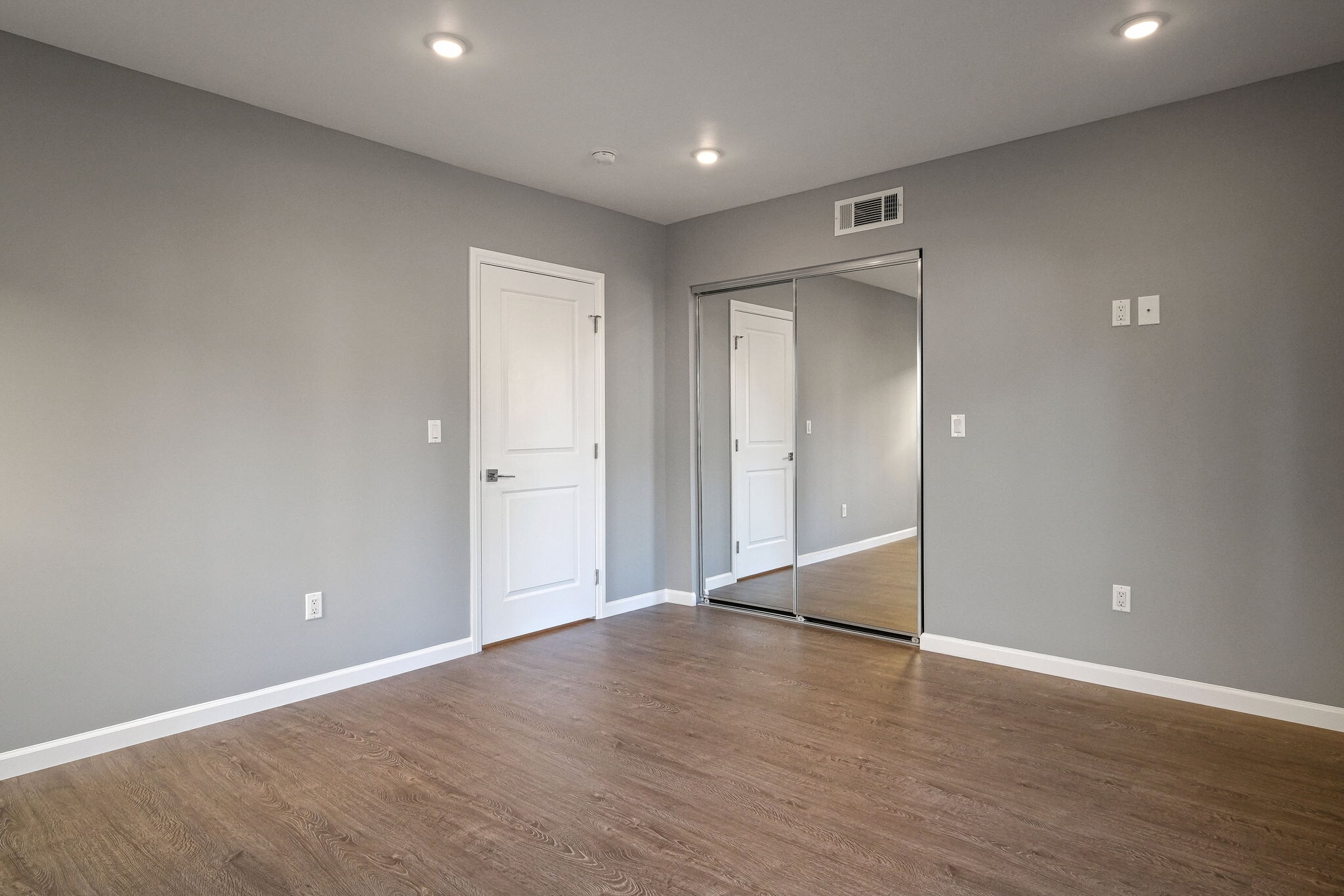 Building Photo - 1238 S Burnside Ave