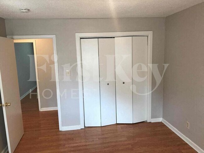Building Photo - 2097 Meadowview Lane